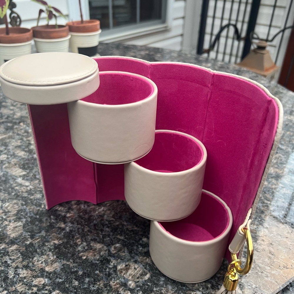 Vlando Viaggio 3 tier jewelry case a travel accessory